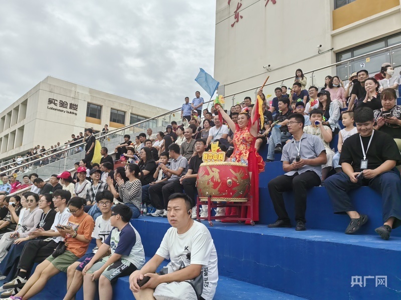 品尝莲池特, 见习记者禹