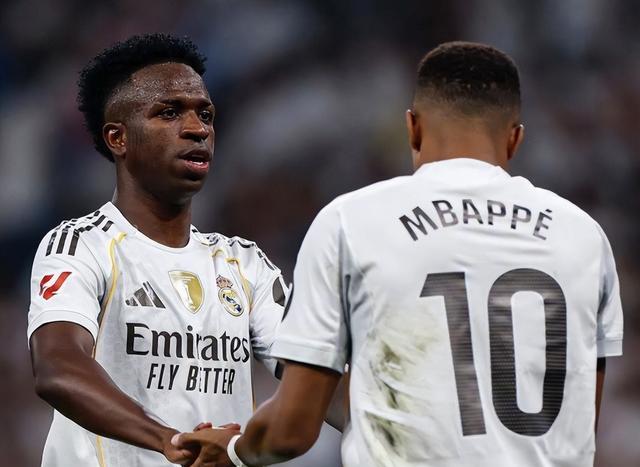 转战世俱杯, 为皇马打上, 制对手的球 转战世俱杯, 为皇马打上, 制对手的球